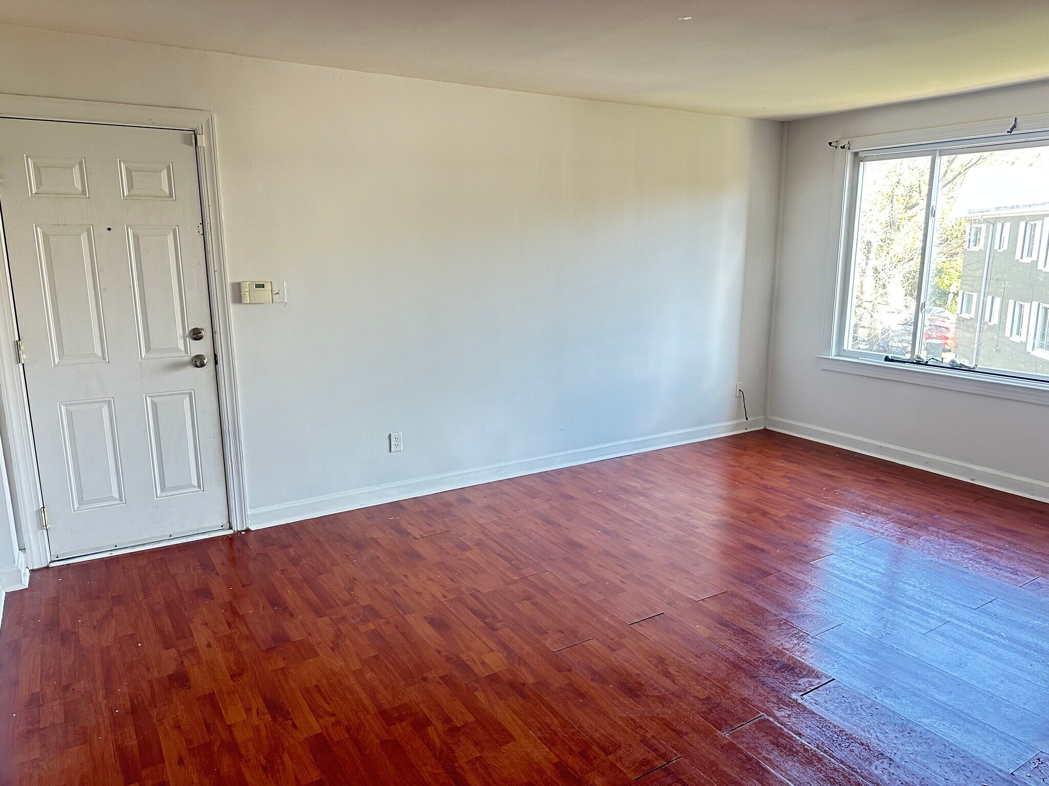 Building Photo - 750 Barnaby St SE