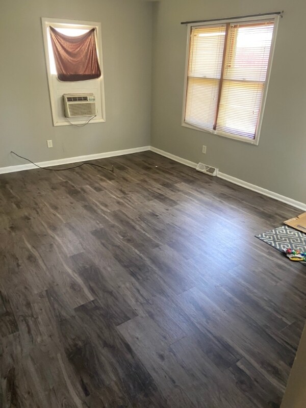 Building Photo - 7550 Catalpa Ave