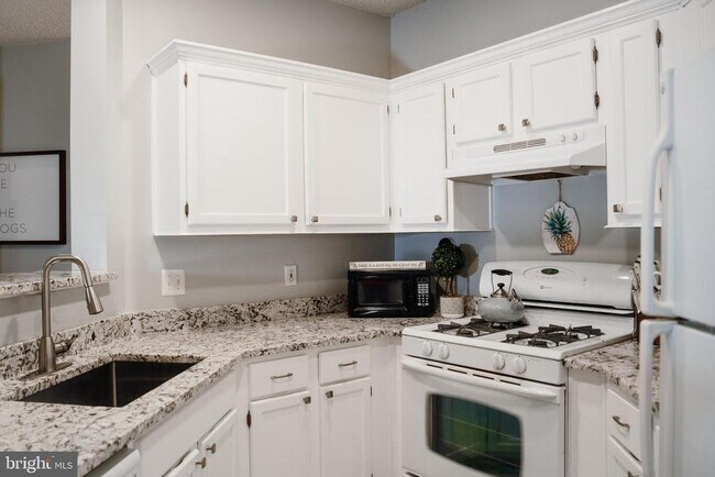 Building Photo - 4408 Helmsford Ln