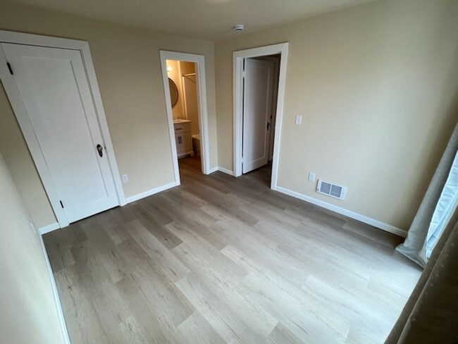 Building Photo - 522 Orondo Ave