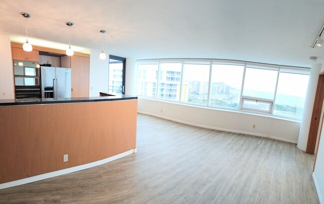 Building Photo - Nauru Tower Kakaako Furnished 2 Bedroom 2 ...