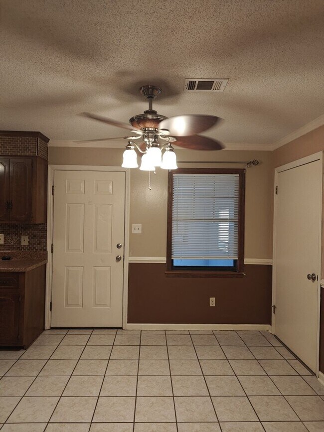 Building Photo - Elegant & Spacious 3-Bedroom Brick Home with Private Garage