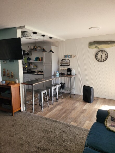 Building Photo - 308 Miracle Strip Pkwy SW