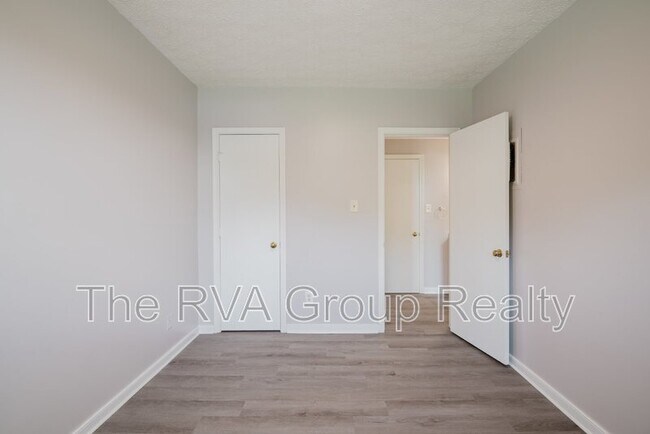 Building Photo - 3807 Woodlawn St