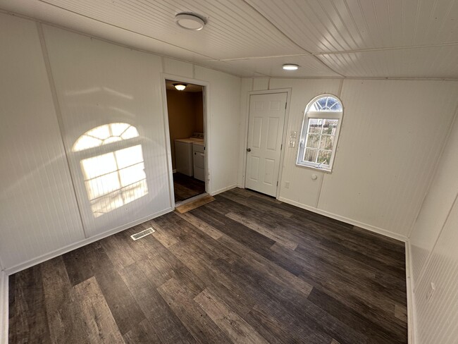 Mud Room - 4511 Fenwick Ave