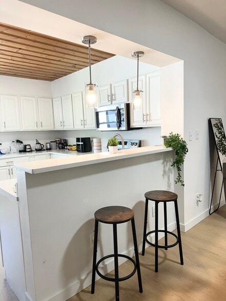 Building Photo - 4611 N Eddy Dr