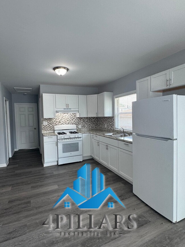 Building Photo - "Beautiful 3-Bedroom Retreat with 2 Baths ...