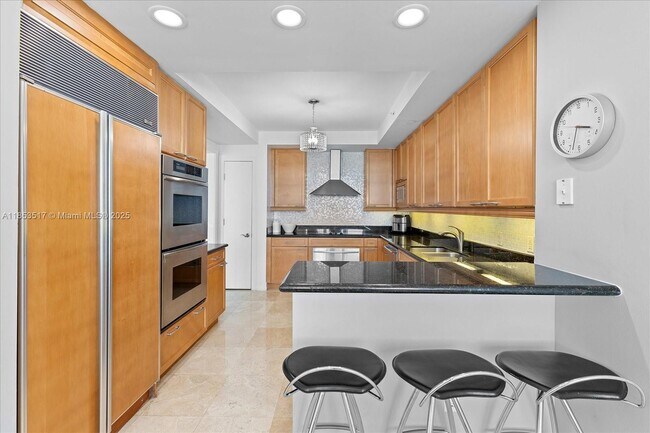 Building Photo - 20201 E Country Club Dr