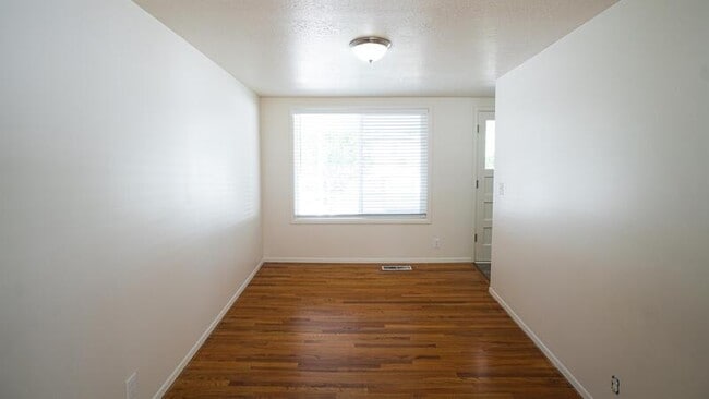 Building Photo - 5558 S Somerset Way