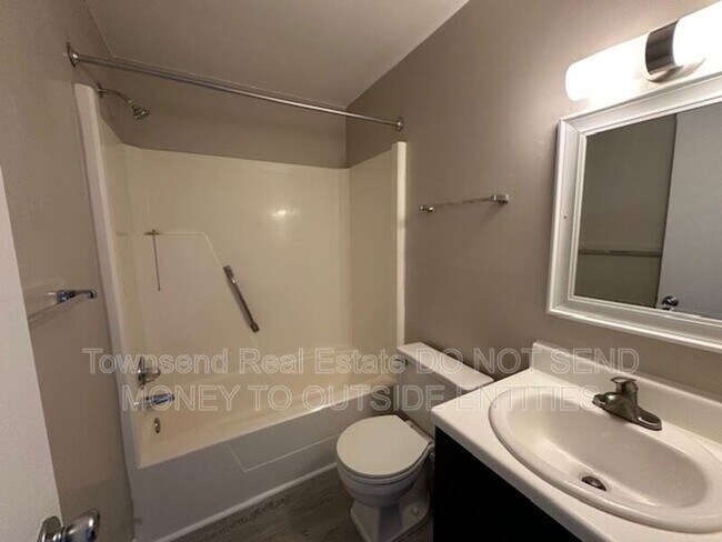 Building Photo - 5858 Century Oaks Dr