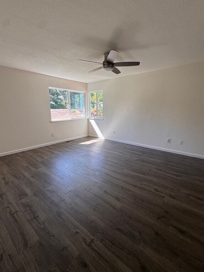 Building Photo - 11318 Torrey Pines Dr