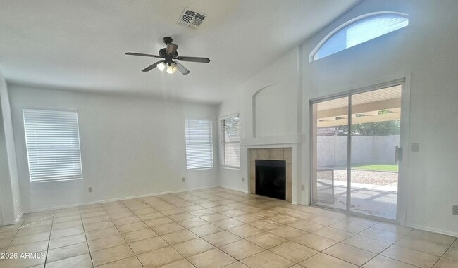 Building Photo - 7427 W Crest Ln