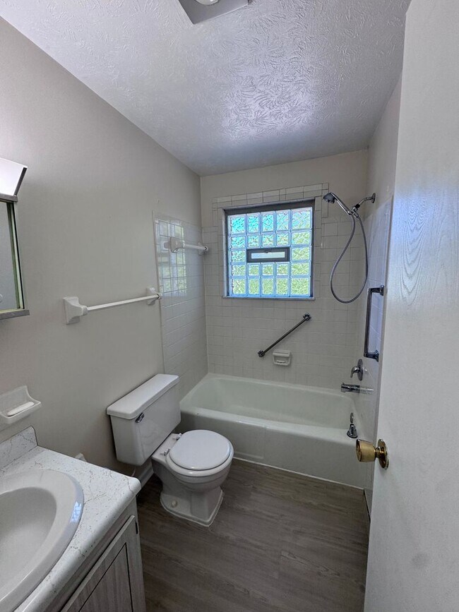 Building Photo - 1408 Jackson Ln