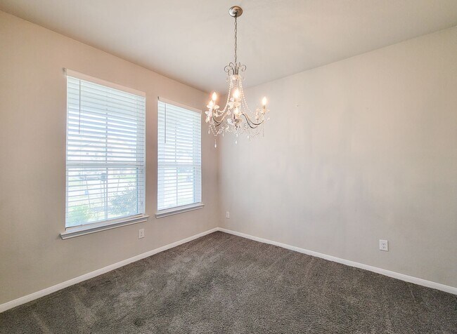Building Photo - Live comfortably in this stunning Lake Rid...