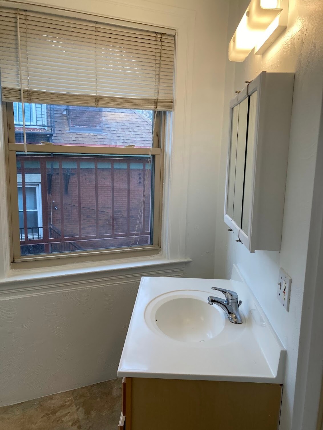 Building Photo - 5819 Bartlett St