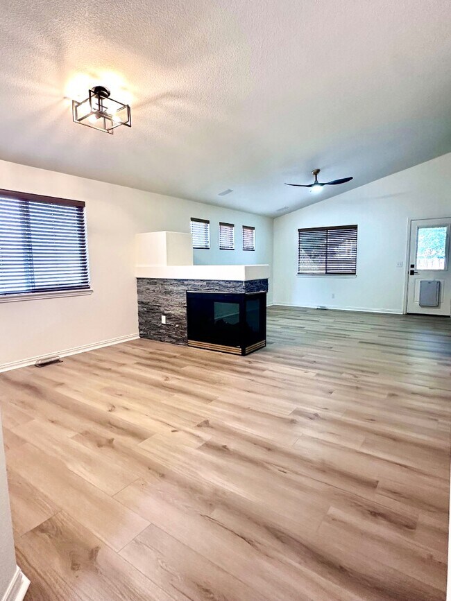 Building Photo - 6230 Grand Mesa Dr