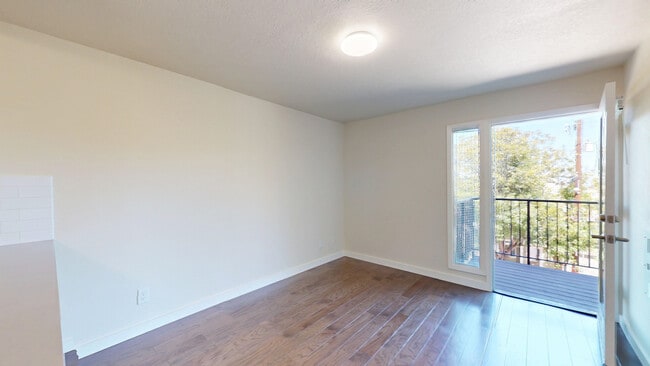 Building Photo - 740 Rhode Island St