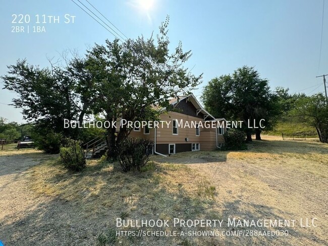Building Photo - 220 11th St