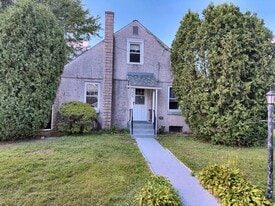 Building Photo - 629 Maple Dr