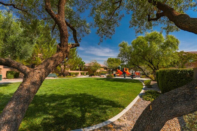 Building Photo - Summerlin Vistas Pool Home w/ Bed and Bath...
