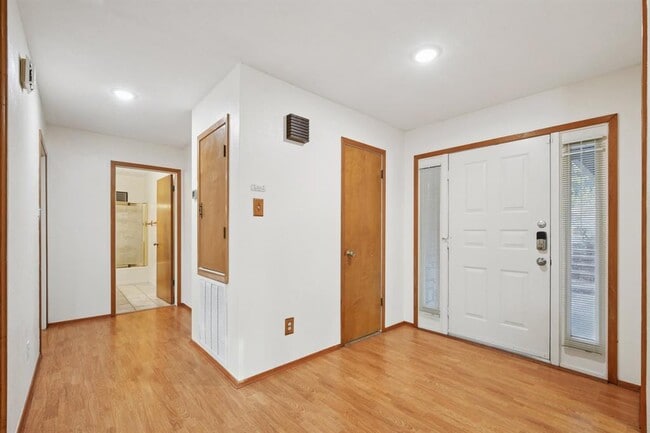 Building Photo - 21009 Fawn Ridge Dr