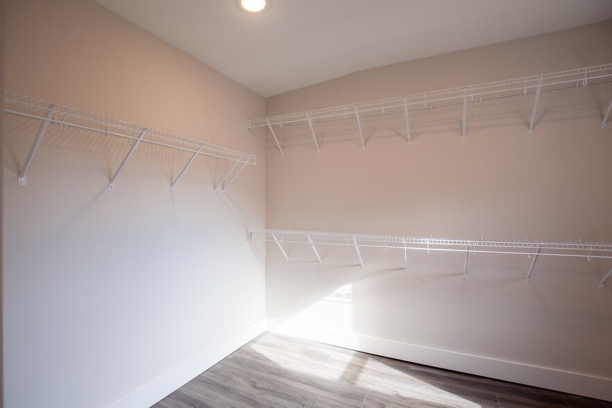 Walk in closet with window - 722 E McMillan St
