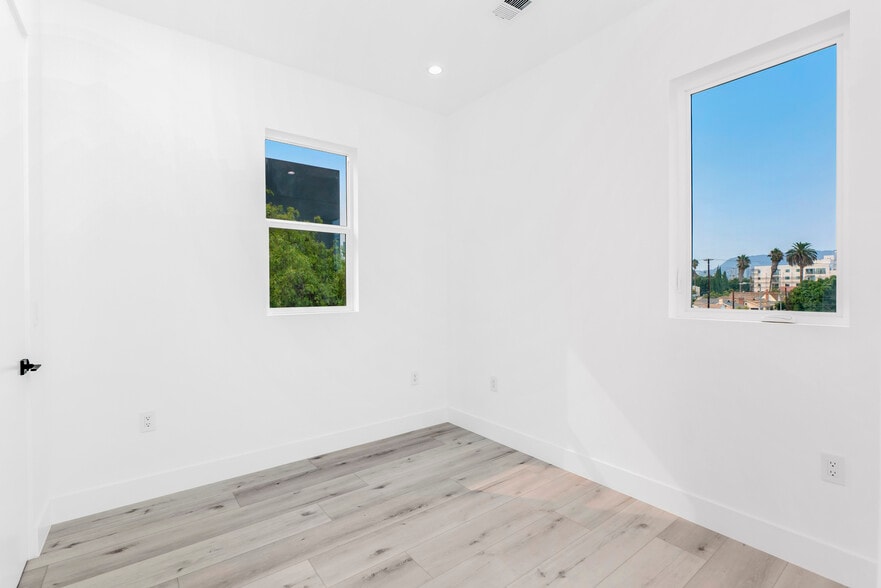 Building Photo - 522 N Wilton Pl