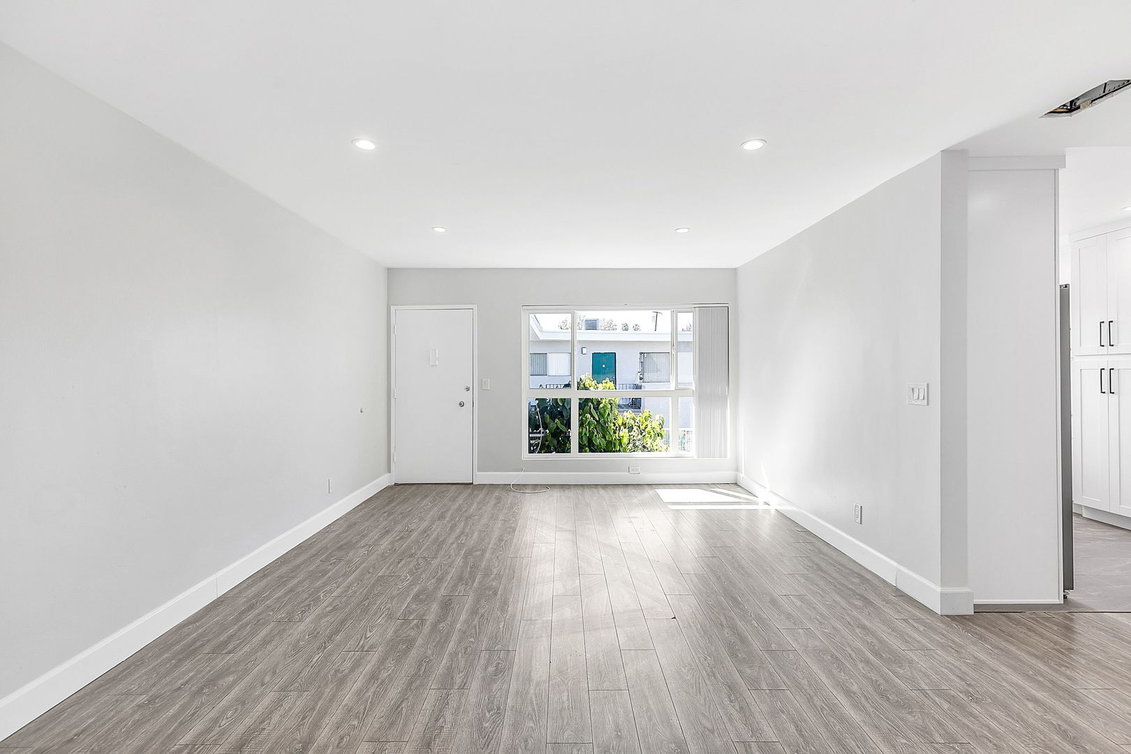 Interior Photo - 18545 Clark Street