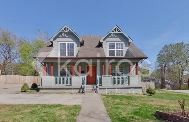 Building Photo - 4415 The Paseo