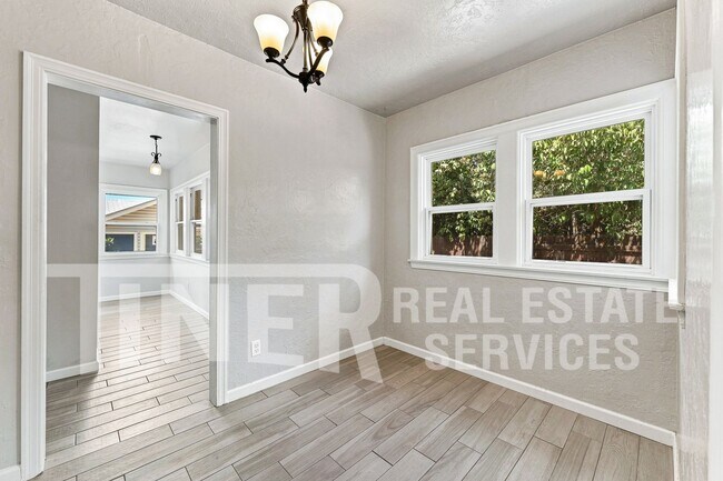 Building Photo - 1321 Lochbrae Rd