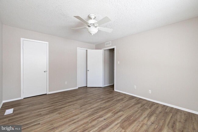 Building Photo - 211 Woodhollow Dr