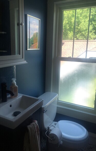 Building Photo - 1302 Hillside Ave