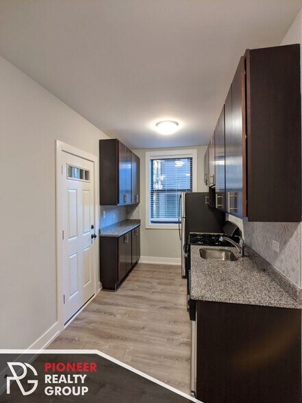 Building Photo - 701 W Brompton Ave