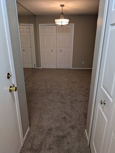 Dining Room w/Closet - 122 Demont Avenue East