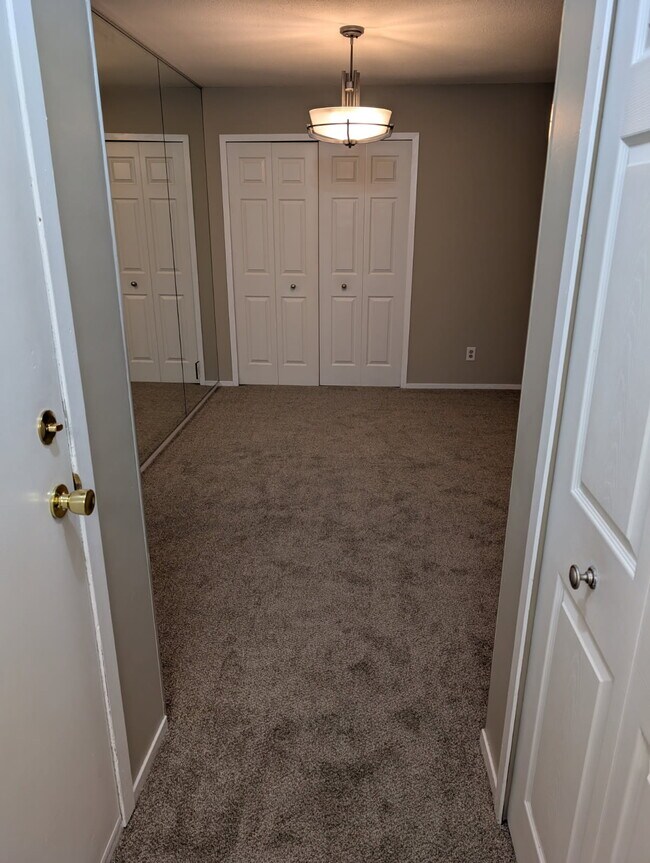 Dining Room w/Closet - 122 Demont Avenue East