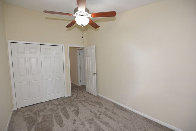 Building Photo - Updated Townhome in Larkspur Meadows