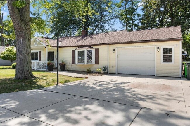 Building Photo - 154 Oakwood Dr