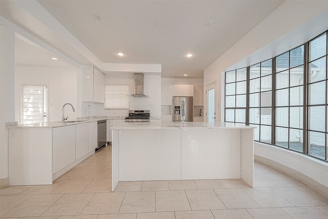 Building Photo - 161 Sage Rd