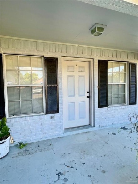 Building Photo - 337 Roundup Cir