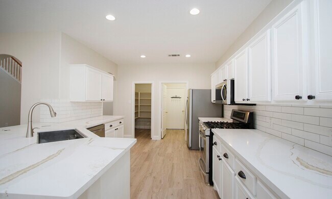 Building Photo - 27131 Sunset Pines Dr