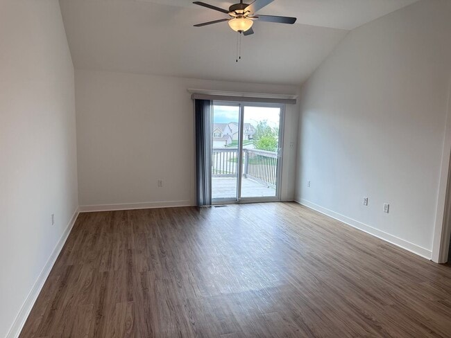 Building Photo - 4 Bed | 3 Bath | 1 Car Garage Duplex in Kansas City w/ Move in Special