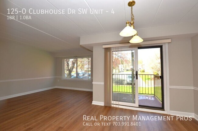 Building Photo - 125-O Clubhouse Dr SW Unit-4