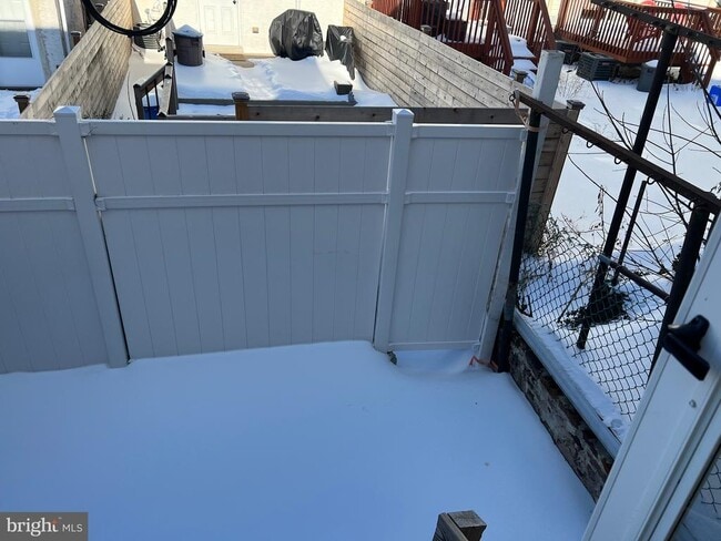 Building Photo - 136 Davis St