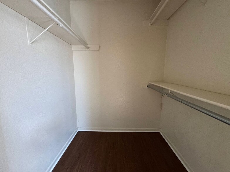 Building Photo - 3002 Chaucer Dr