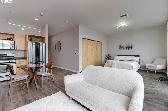 Building Photo - Pinnacle Condominiums - Pearl District ope...
