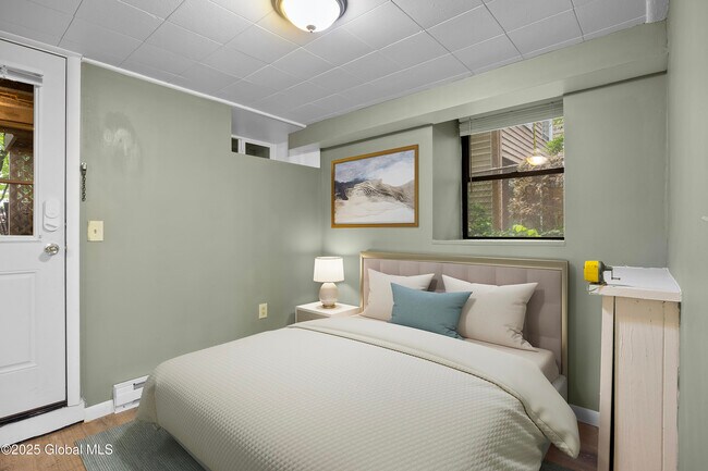 Building Photo - 339A Madison Ave