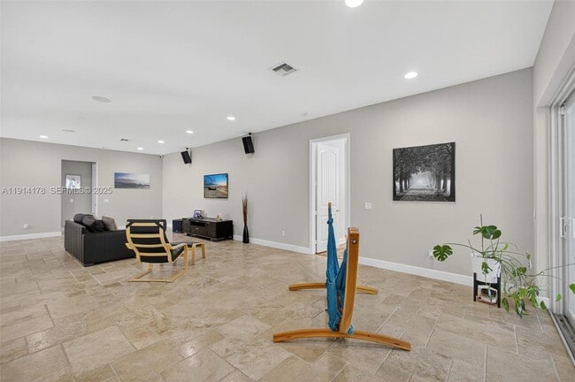 Building Photo - 18369 Mellen Ln