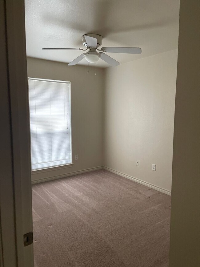 Building Photo - 3 BED, 2.5 BATH Townhouse; Close to ACU