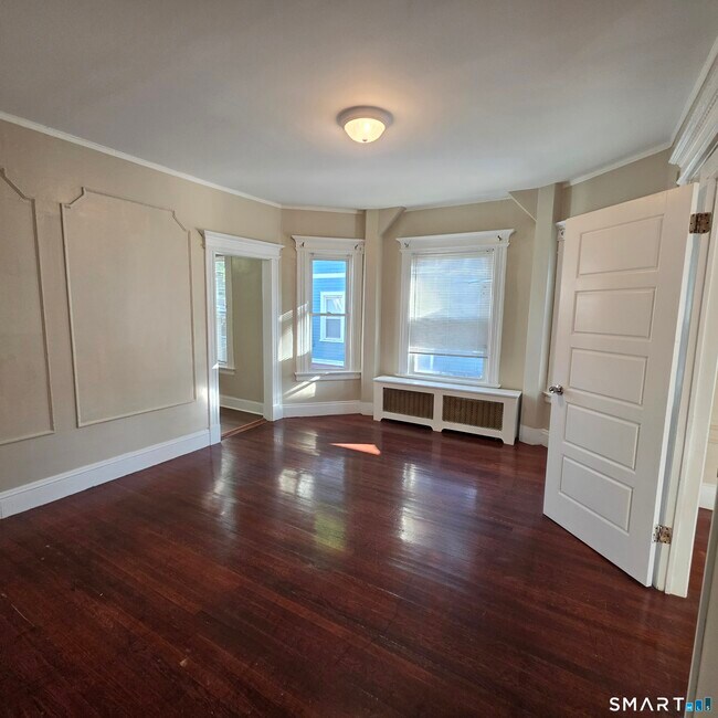 Building Photo - 142 Oakland Terrace