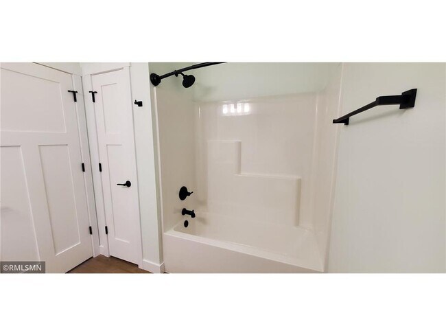 Building Photo - 1229-1231 Wisteria Ln